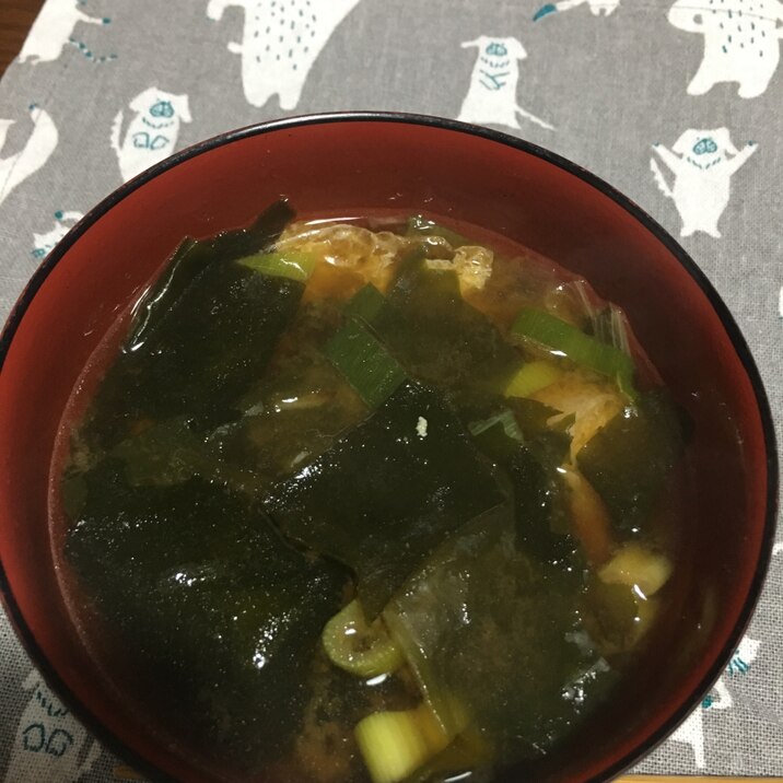 油揚げ、わかめ、ネギのお味噌汁